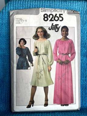 Simplicity 8265 Sewing pattern knit dress scoop neck 1970s size 10